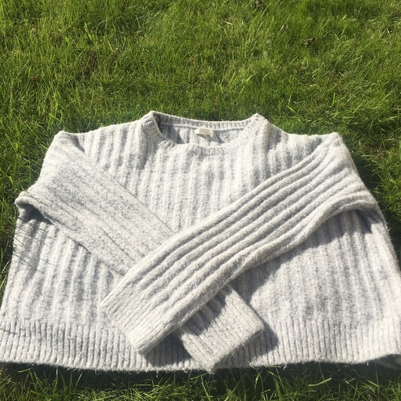 THRIFTED SWEATER🌪🌪 - Picture 3 of 3